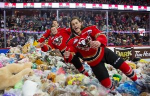 NHL -- How the teddy bear toss became hockey's furriest -- and most fun --  phenomenon - ESPN